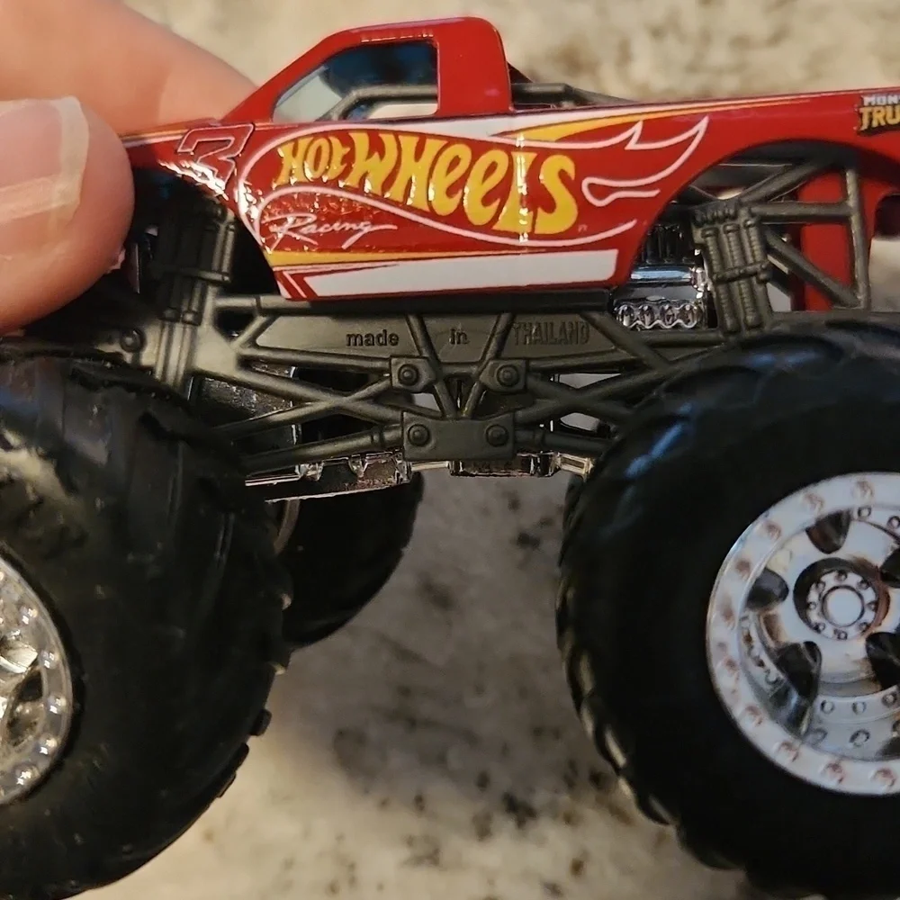 Hot Wheels Monster Truck HW RACING 3 red 1:64